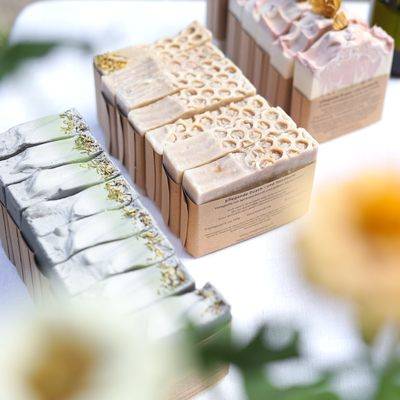 Seifen auf einem Tisch aufgereiht